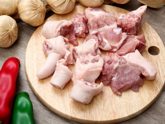 Đuôi Heo Cắt Khúc Tươi Sống
